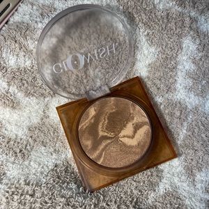 HUDA BEAUTY BRONZER